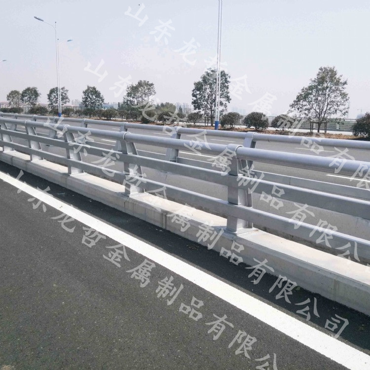 安徽防撞護(hù)欄工程案例 安徽防撞護(hù)欄工程案例